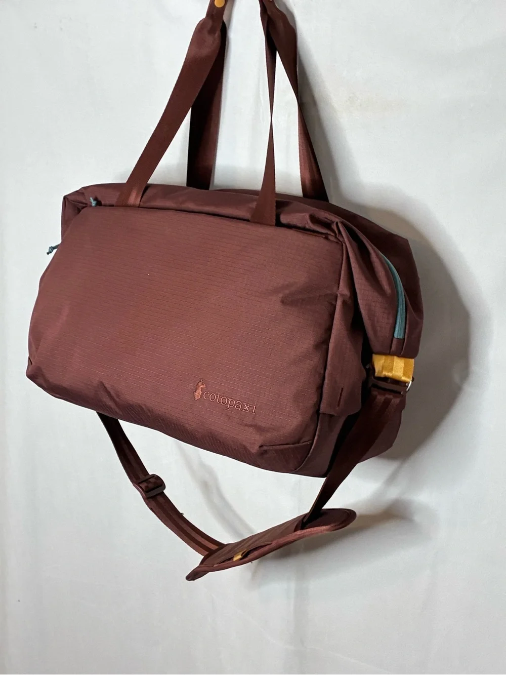 EUC cotopaxi Viaje 35L Travel Duffel Bag in Sepia with Removable Strap